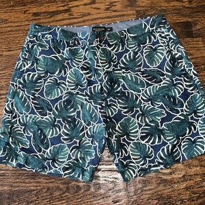 Club Monaco Men’s Shorts, 34 waist 7” inseam, Linen Blend